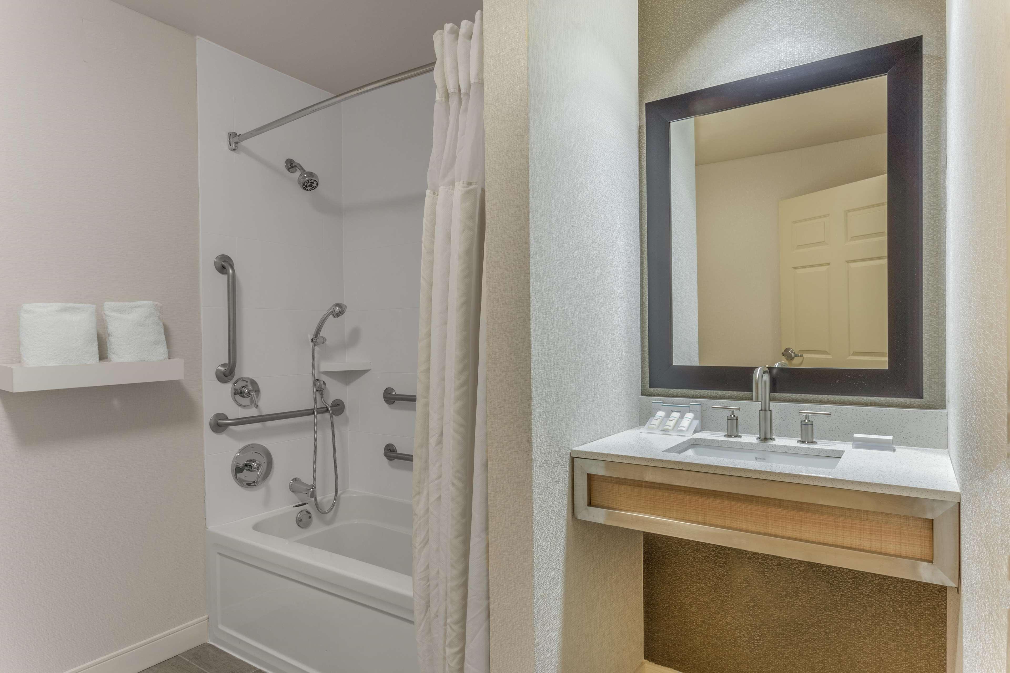 Hilton Garden Inn Saint Charles Eksteriør bilde