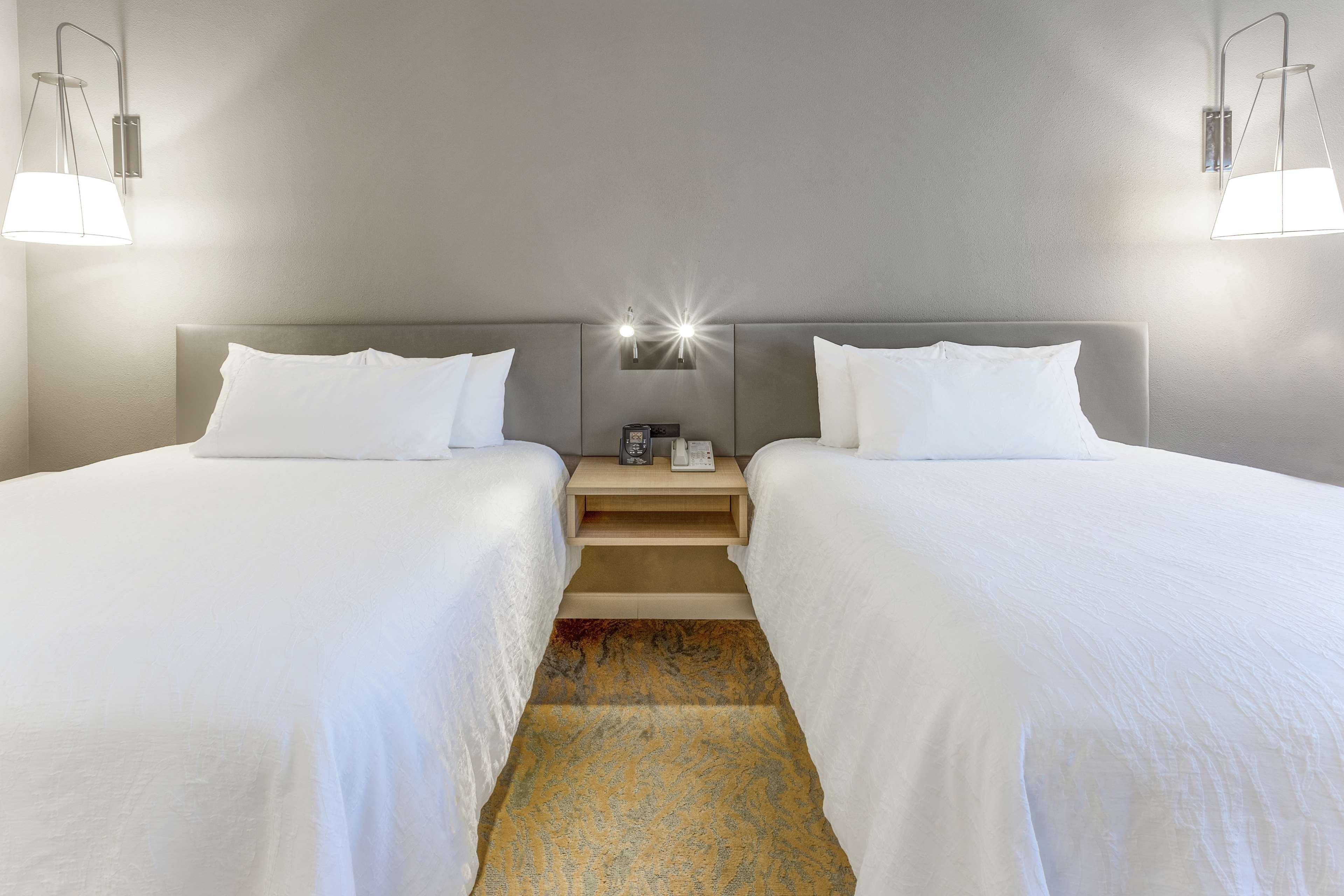 Hilton Garden Inn Saint Charles Eksteriør bilde