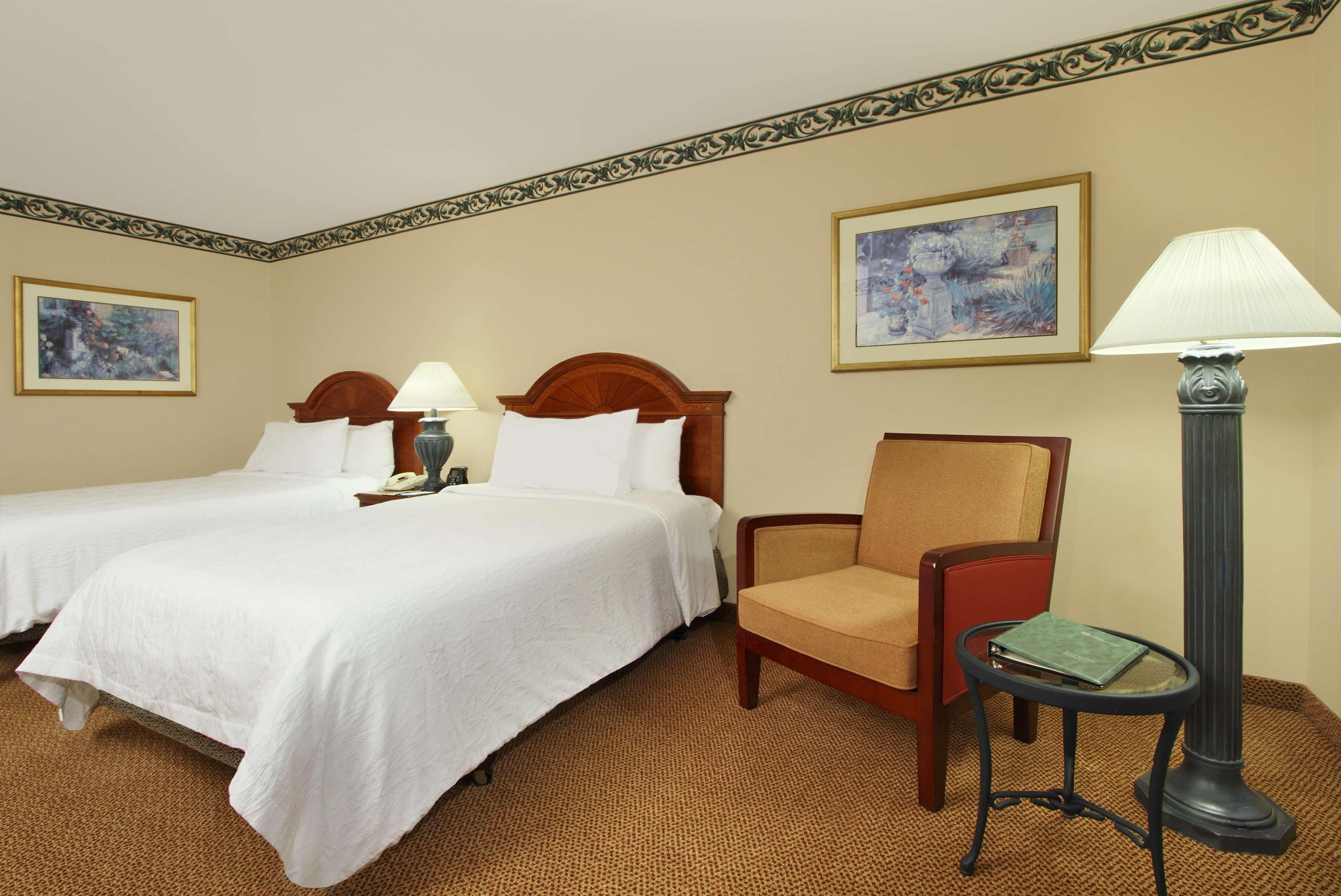 Hilton Garden Inn Saint Charles Eksteriør bilde