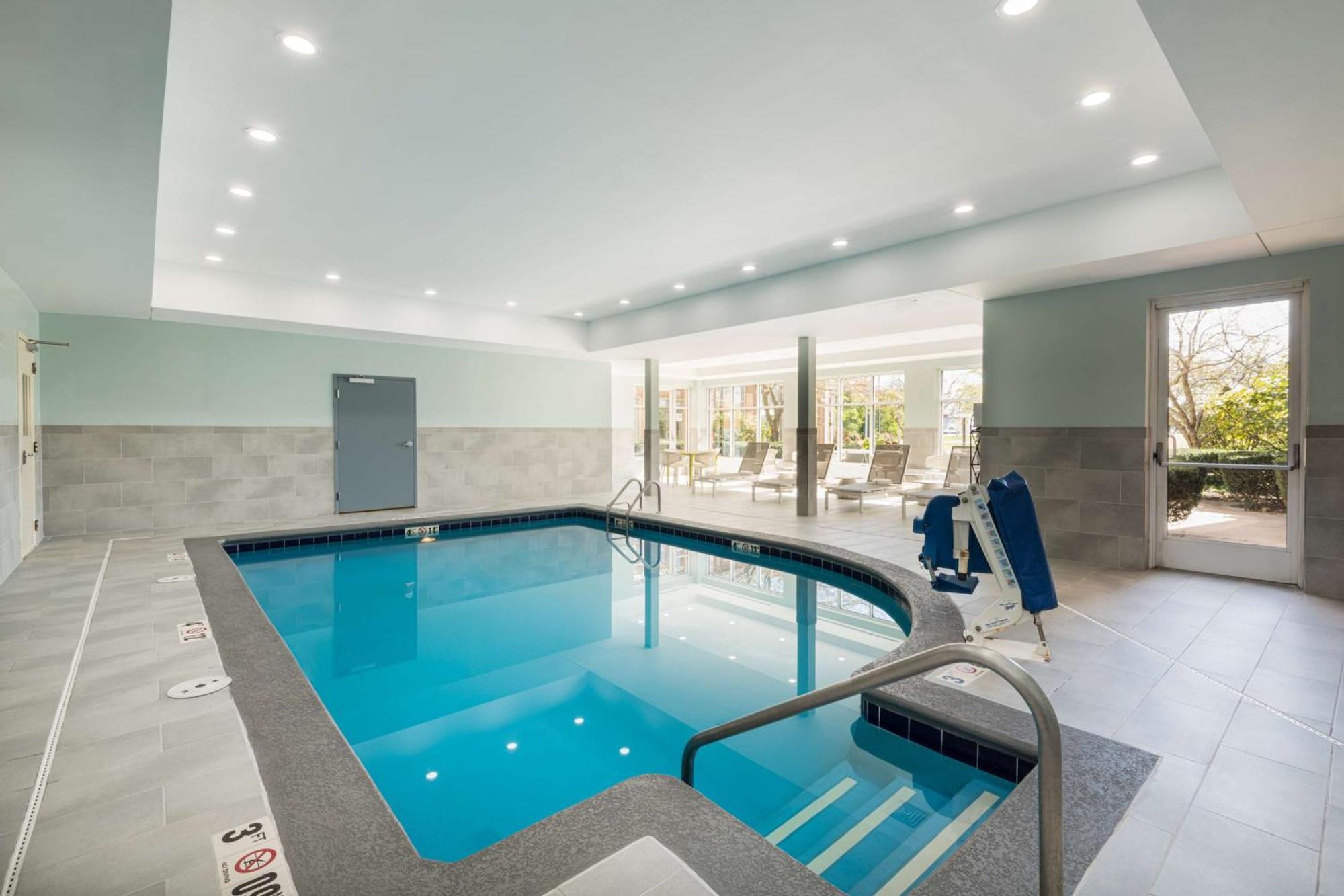 Hilton Garden Inn Saint Charles Eksteriør bilde