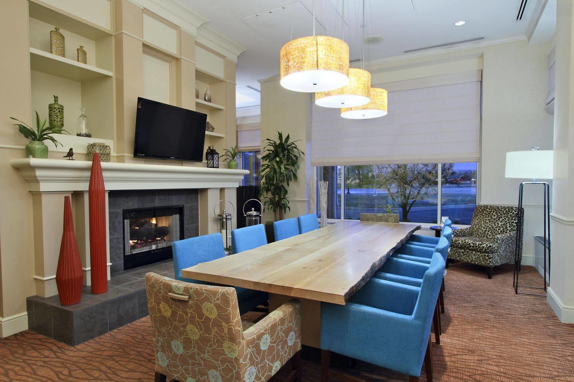 Hilton Garden Inn Saint Charles Eksteriør bilde