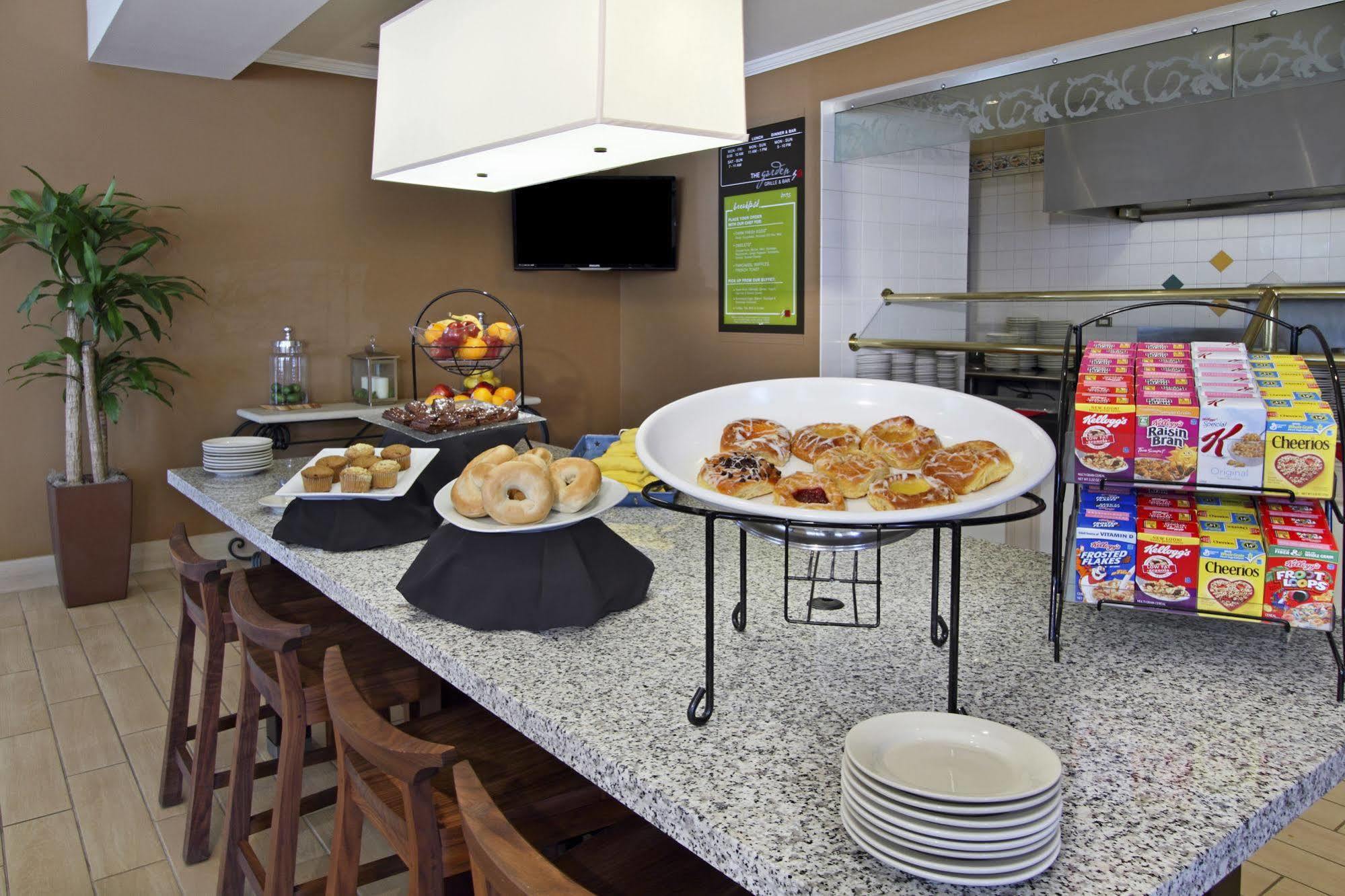 Hilton Garden Inn Saint Charles Eksteriør bilde